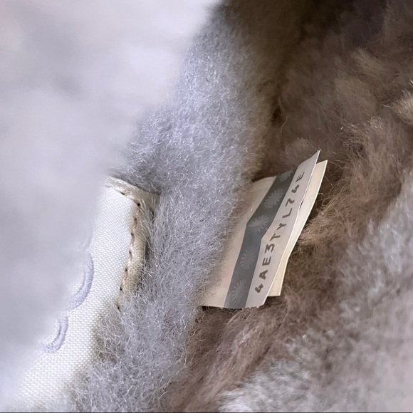 UGG Cluggette Slippers For Outdoor/Indoor Use - Picture 6 of 8